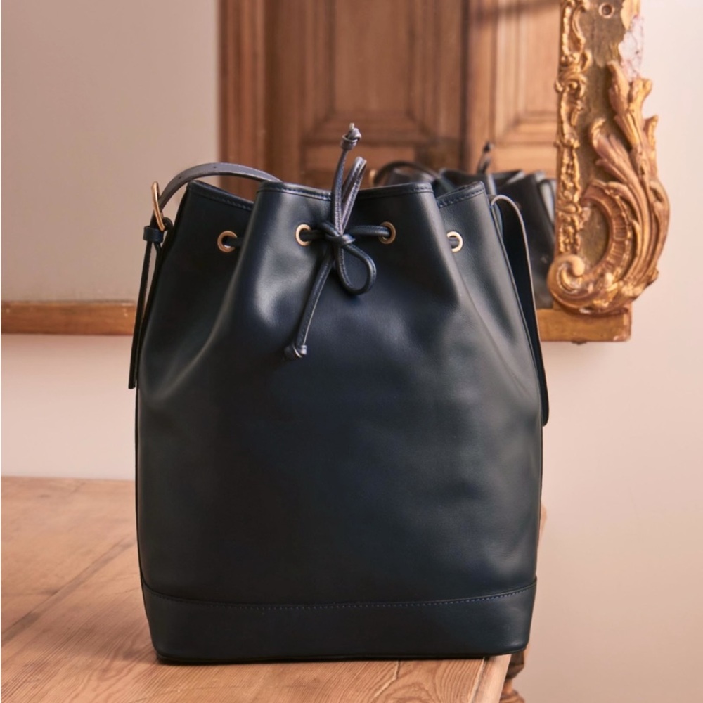 Sezane Maxi Farrow Bucket Bag NWOT NAVY